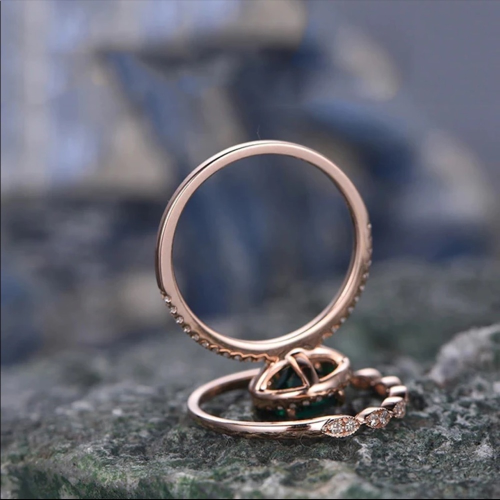 NEW 2pc SET Rose Gold Emerald Color ring set - Picture 3 of 8